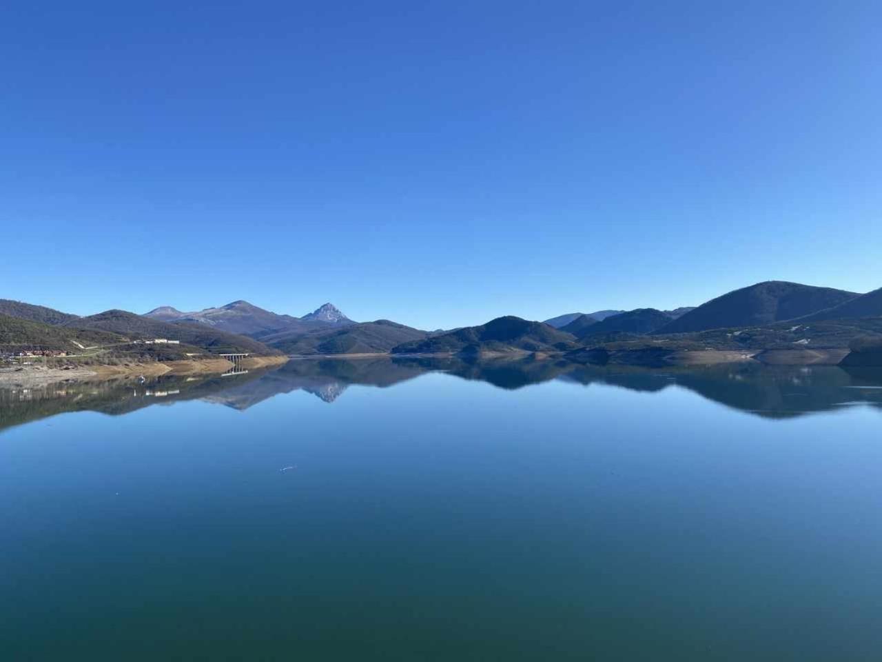 Mirador Solasierra Vistas A La Montana Y Pantano Riaño Exterior foto