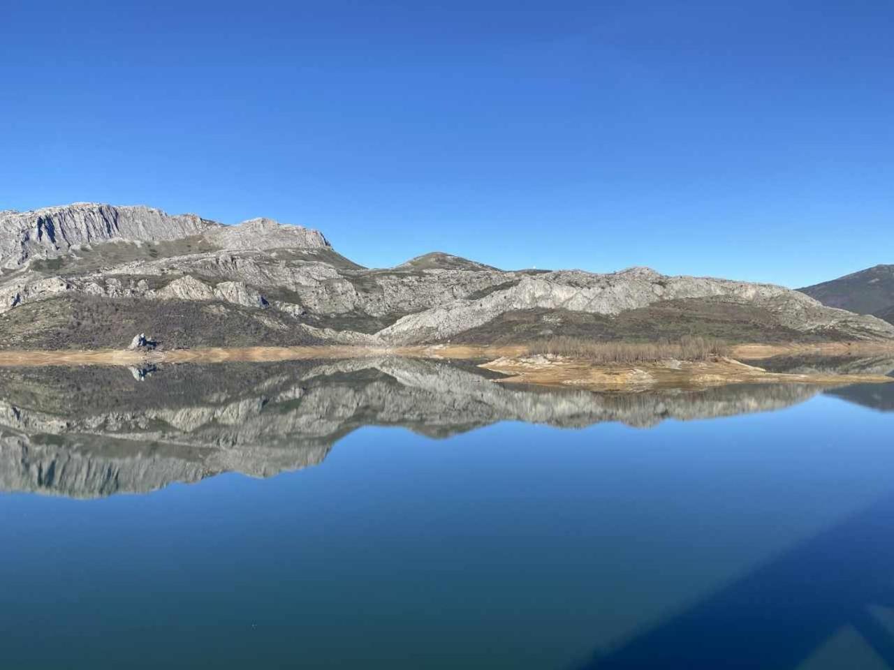 Mirador Solasierra Vistas A La Montana Y Pantano Riaño Exterior foto